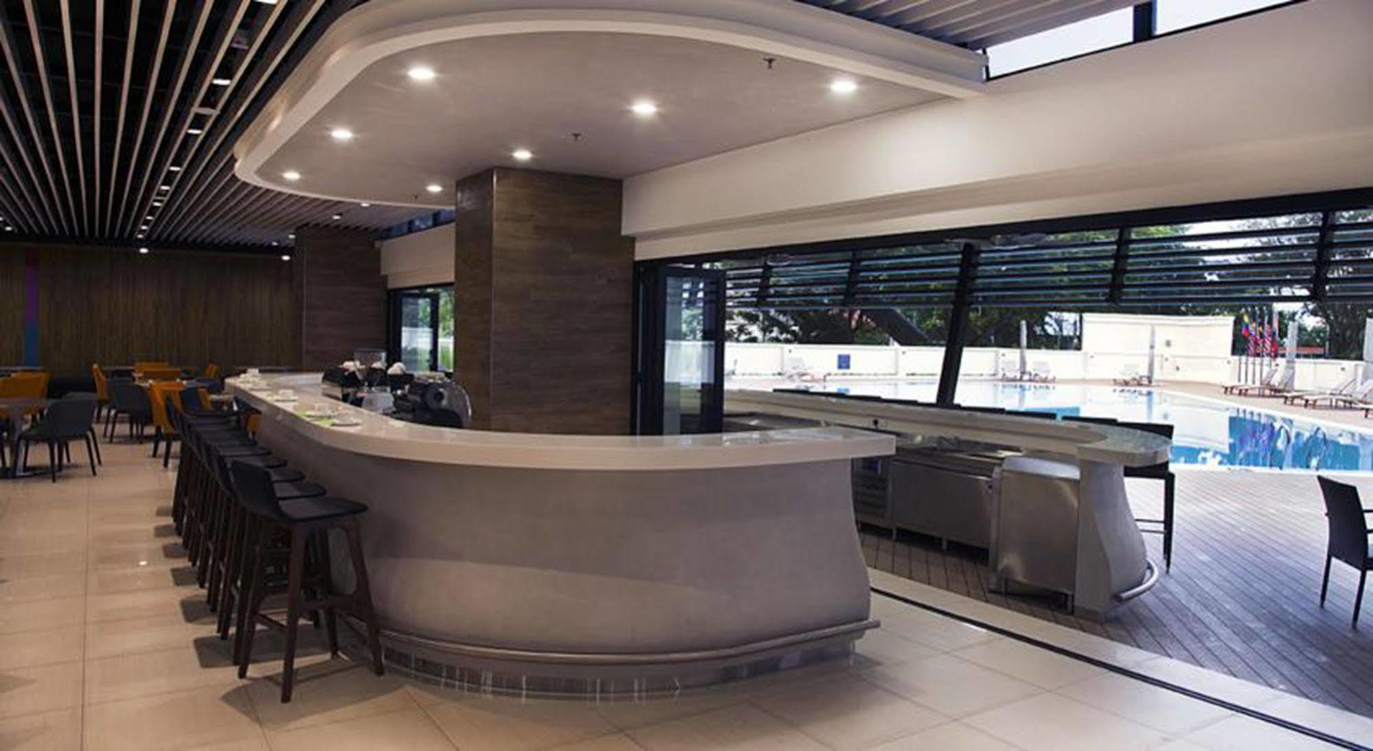 Oakwood Hotel&residence 4*